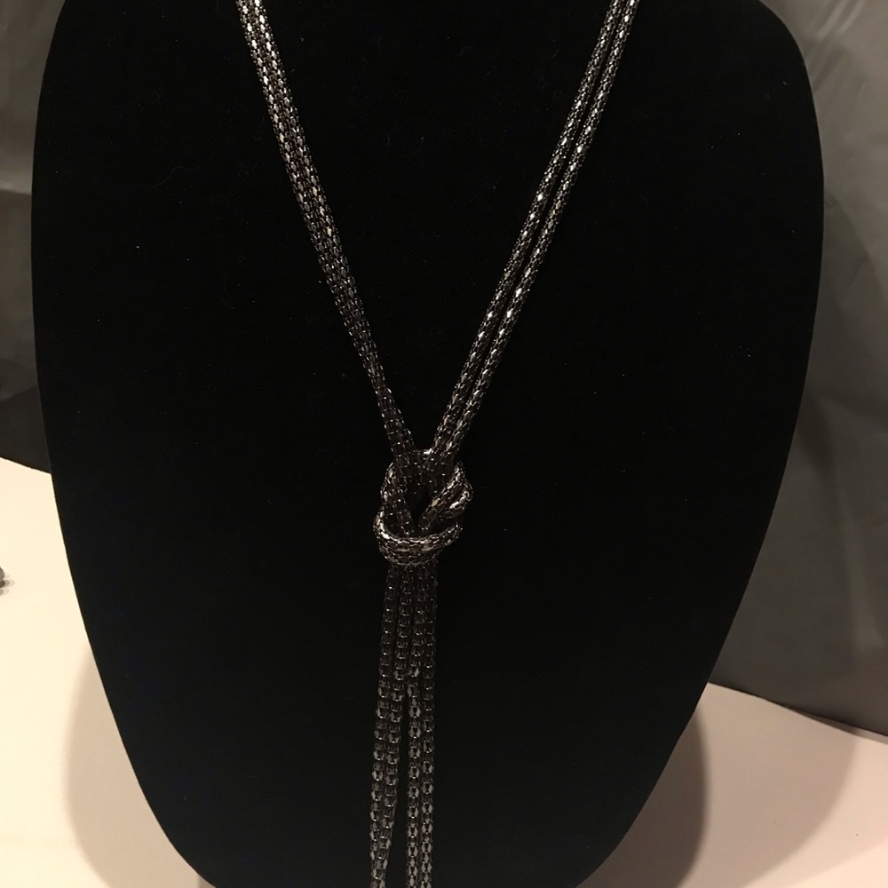 Knotted chain necklace